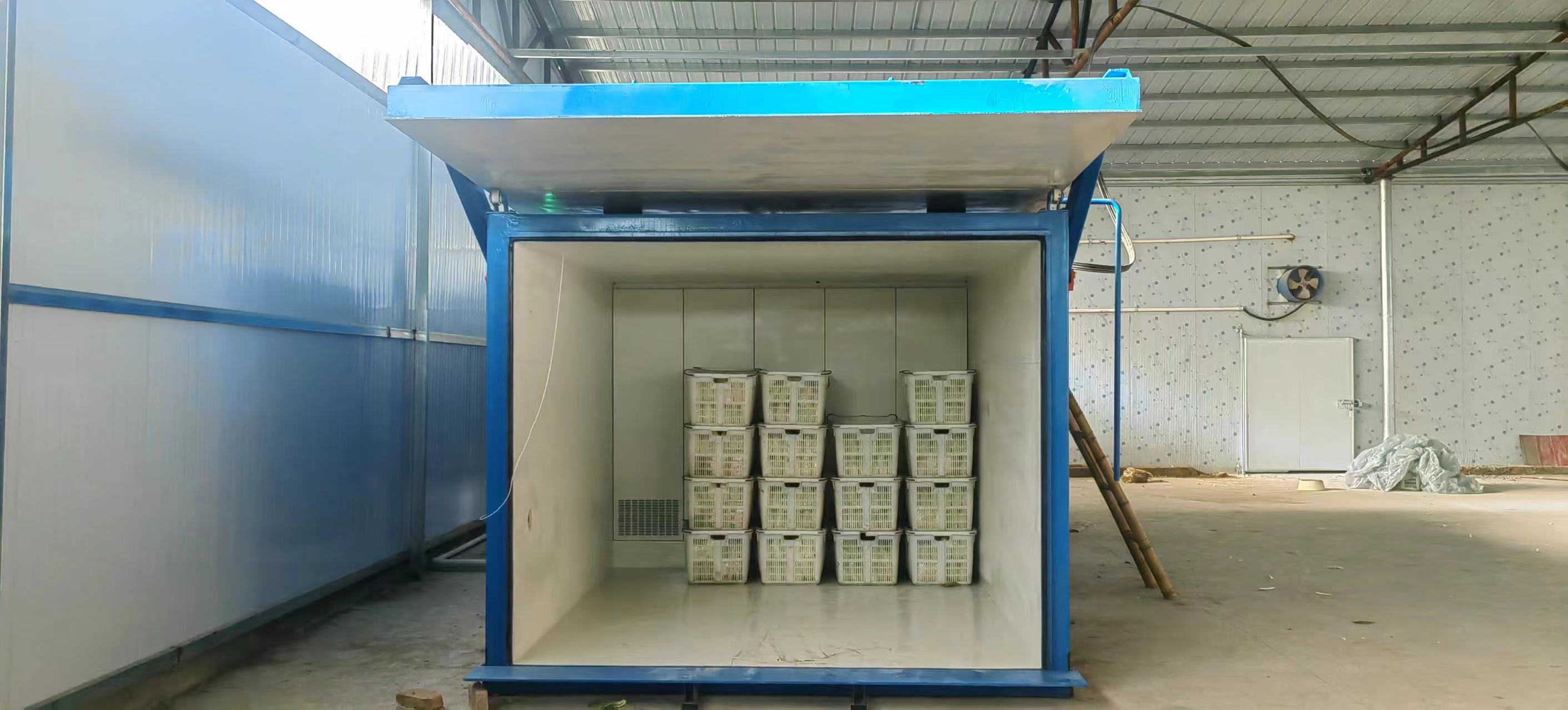 運(yùn)往馬來西亞4卡板真空預(yù)冷機(jī)出貨